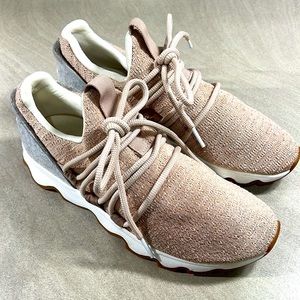 Sorel Kinetic Slip-on Sneaker with Laces, Size 6.5, Great Used Condition